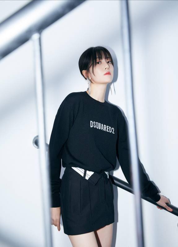 ��Ϫ�Ǵ���ɫ��ƬĨ�س�ȹ�����ߣ���·���³ſ�